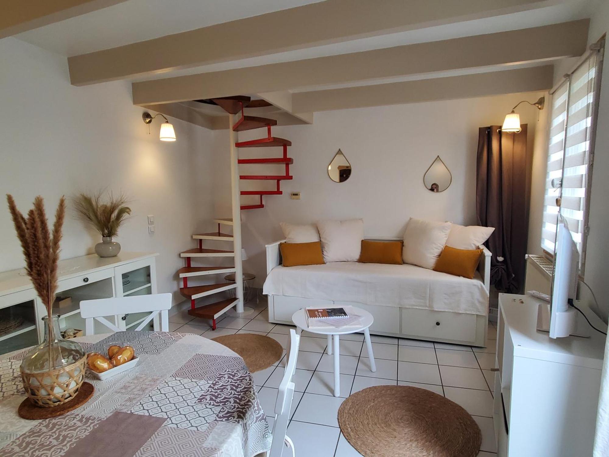 Aux Vieilles Murailles • Charmante Maison & Cour *